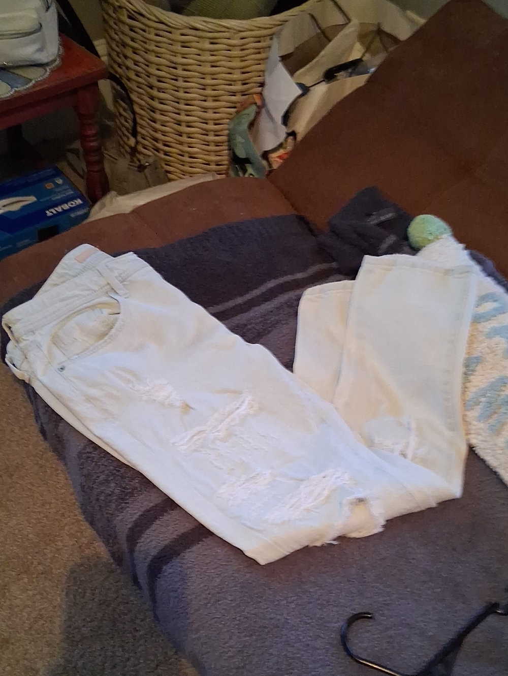 Anthropologie Light Wash Distressed Women’s Boyfriend Jeans